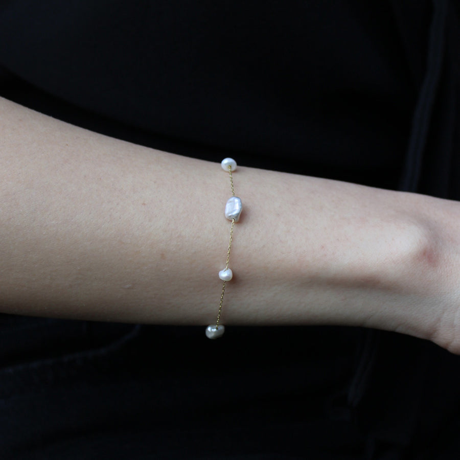 18K Gold and Pearl Bracelet |