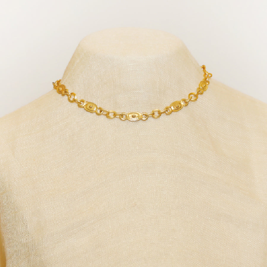 A nice gold chain necklace